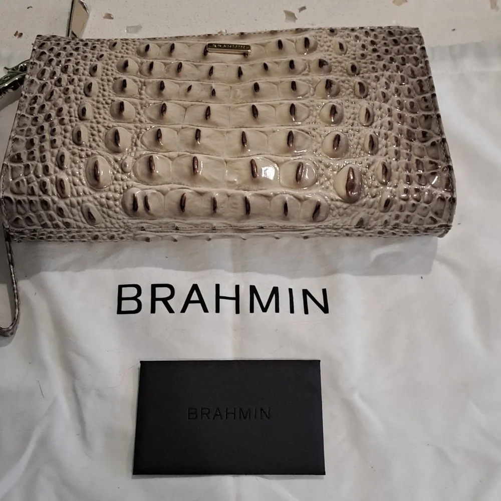 New Brahmin Daisy wristlet - Picture 9 of 9